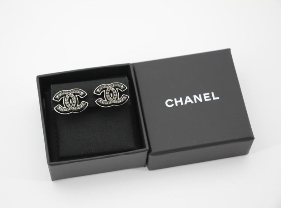 Chanel A24A 金屬黑色銀色格紋CC耳環-3
