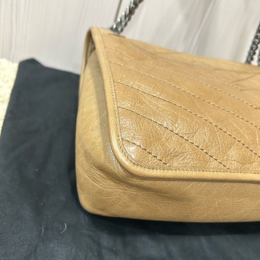 YSL niki 中號 新款D扣 衍縫包 焦糖奶茶 茶棕色yslniki saint laurent-29