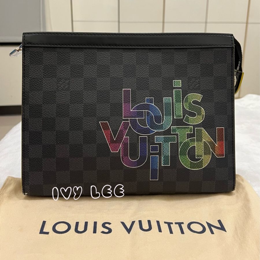 LOUIS VUITTON 黑棋盤格 彩色字 VOYAGE N60307 手拿包 二手精品-0