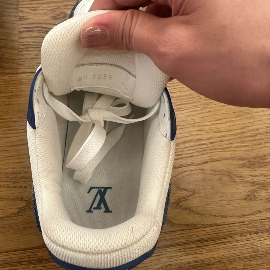 中性 男女都適合 路易威登Louis Vuitton 經典球鞋 size 6 1/2-13