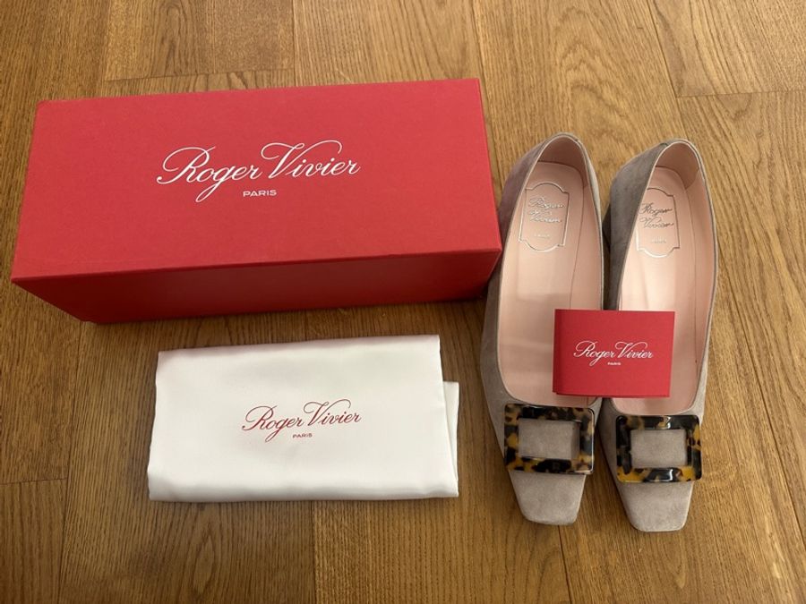 九成新 Roger Vivier 百搭 灰色低跟鞋-0
