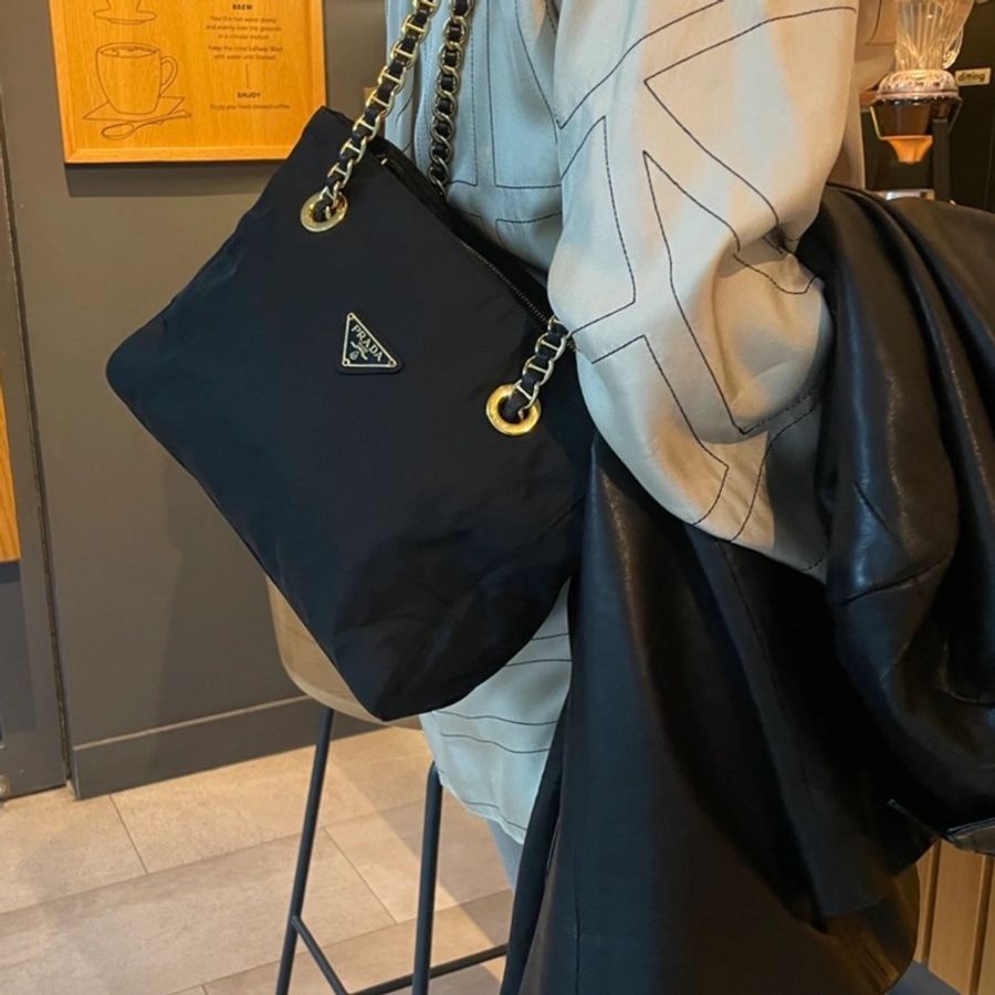 💝FuFu.Style ⟡.·* Prada 降落傘尼龍單肩包-7