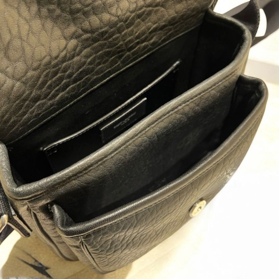 ✨2026季度全新✨Saint Laurent 776611 Niki 小型粒面小羊皮郵差包 黑色-5