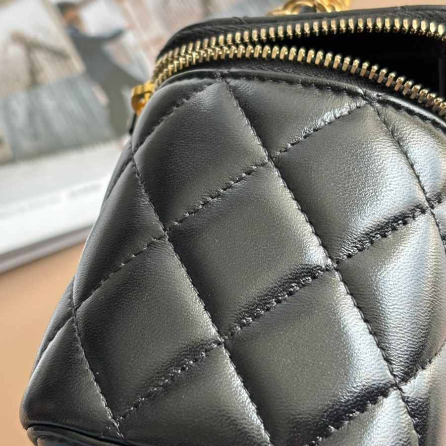 ::CHANEL:: Vanity Case 黑金手提化妝箱包-21