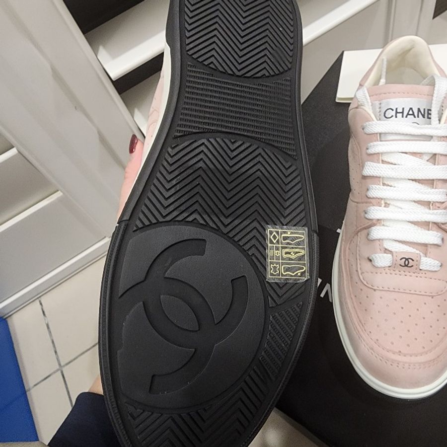 全新Chanel粉色麂皮休閒鞋-4