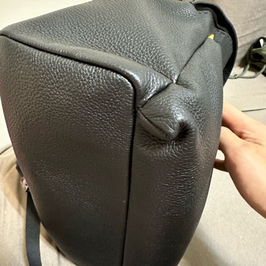 Fendi 黑色小牛皮+鱷魚皮黃色眼睛 雙肩後背包-1