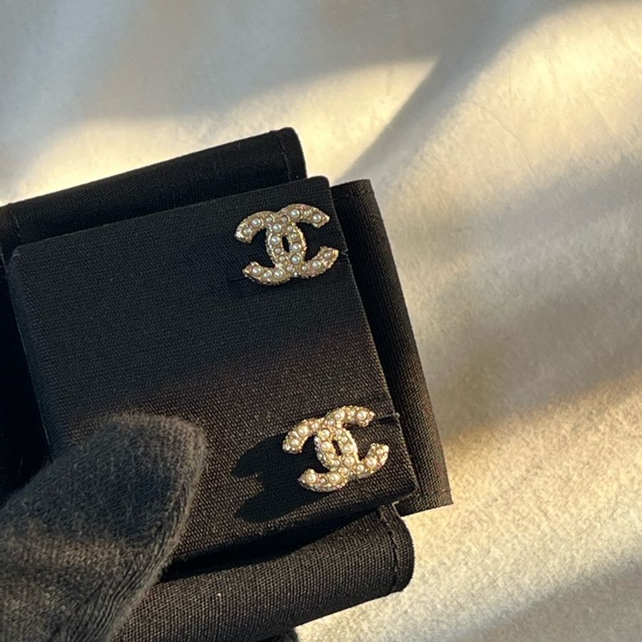 全新 Chanel經典雙c珍珠小鑽耳環-1
