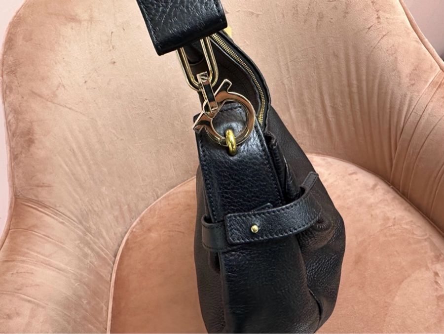 Salvatore Ferragamo黑色荔枝皮肩背包-3
