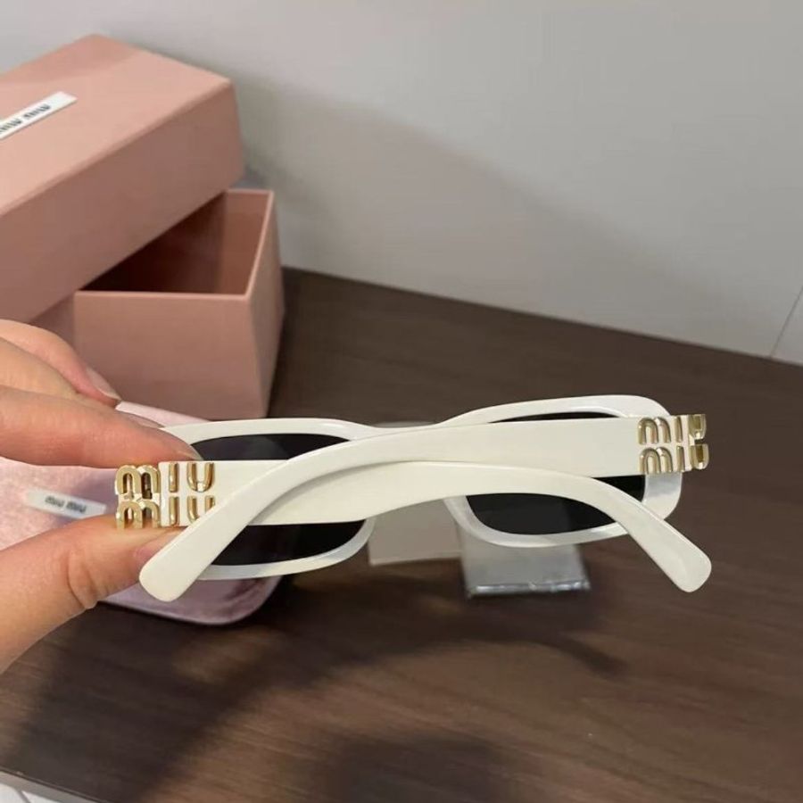 miu miu 白框字母太陽眼鏡 很新 配件齊全-2