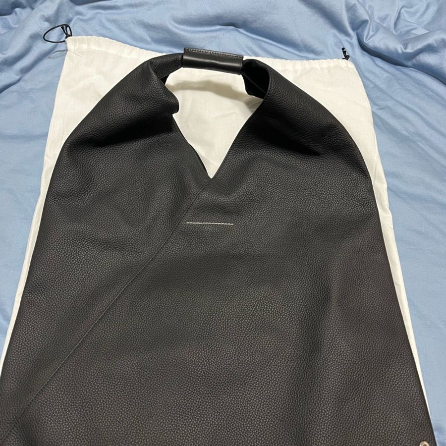 Maison Margiela MM6 荔枝牛皮三角包 大號-1