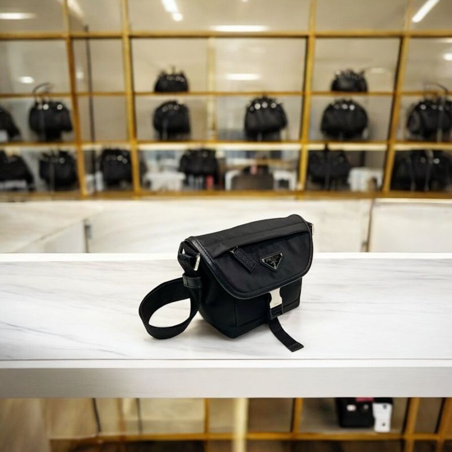 🌸2025春夏新品🌸Prada 2VD070 Re-Nylon 及 Saffiano 皮革肩背包 黑色-3