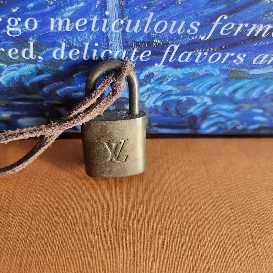 #lv 鎖頭 可當墬飾 有個性-0
