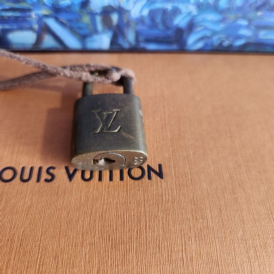 #lv 鎖頭 可當墬飾 有個性-1
