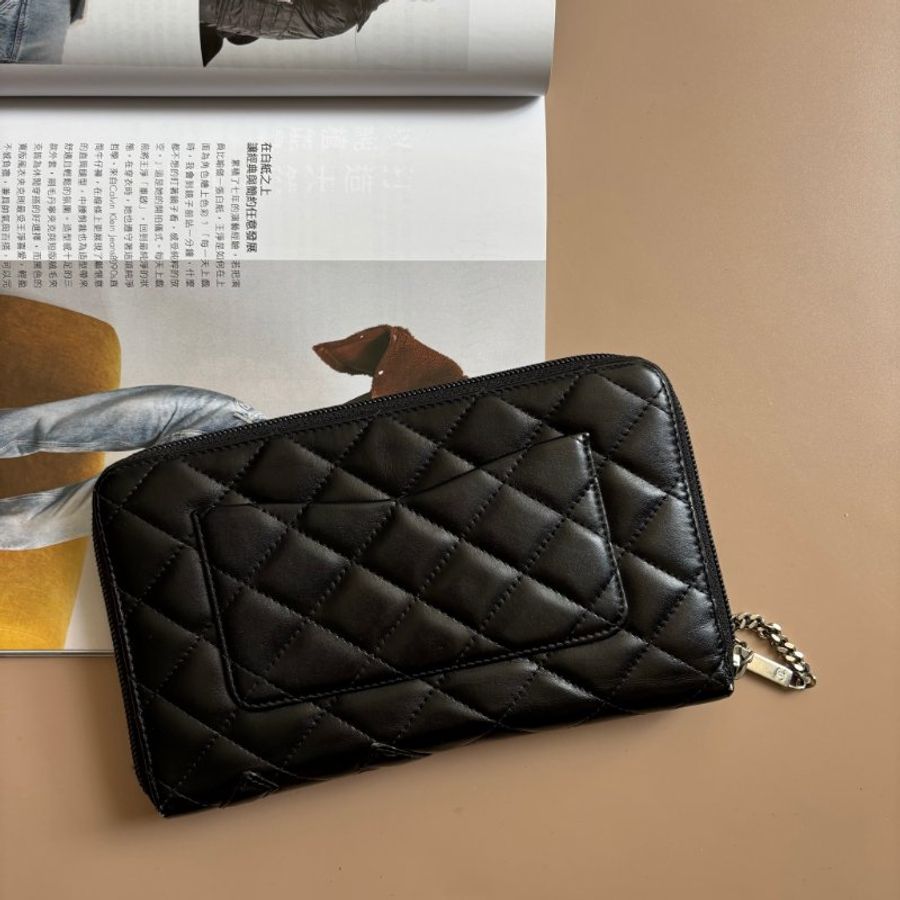 ::CHANEL:: A50078黑菱格牛皮漆皮雙C康朋拉鍊長夾 護照夾 功能夾-1