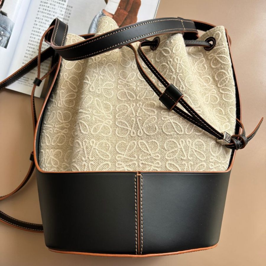 ::LOEWE:: BALLOON壓印LOGO 緹花拼接皮革氣球包 肩背包 水桶包-0