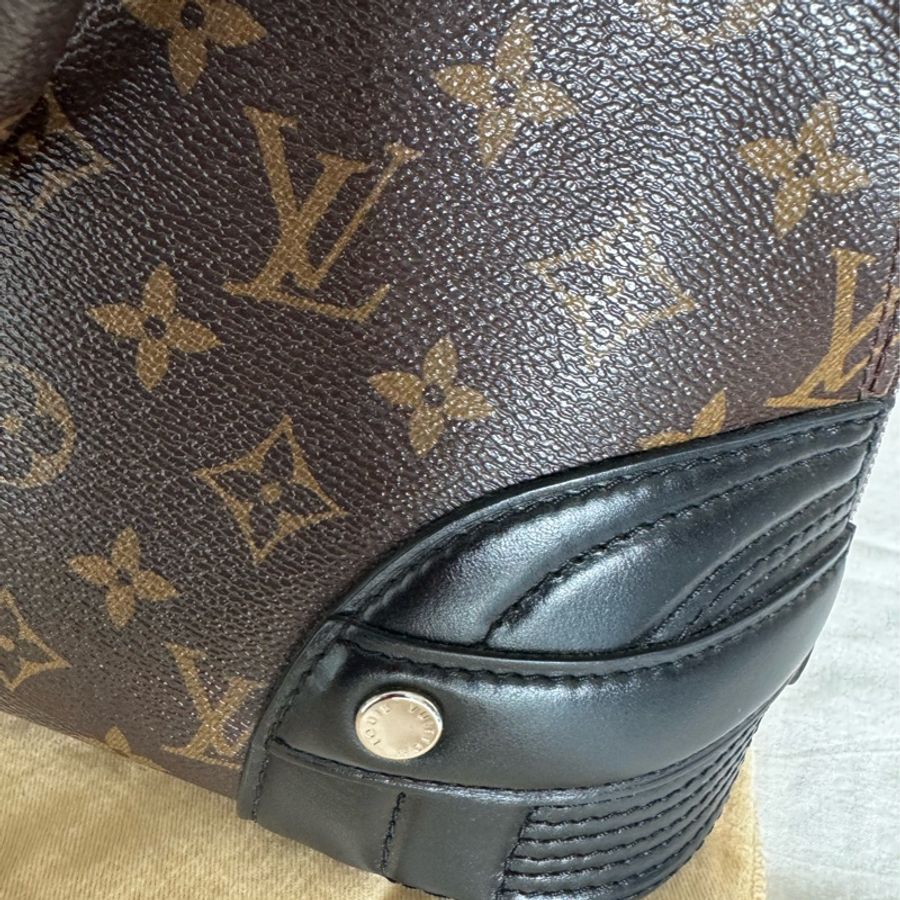 限量版LV Limited Edition Shiny Monogram Canvas Alam PM Bag-4