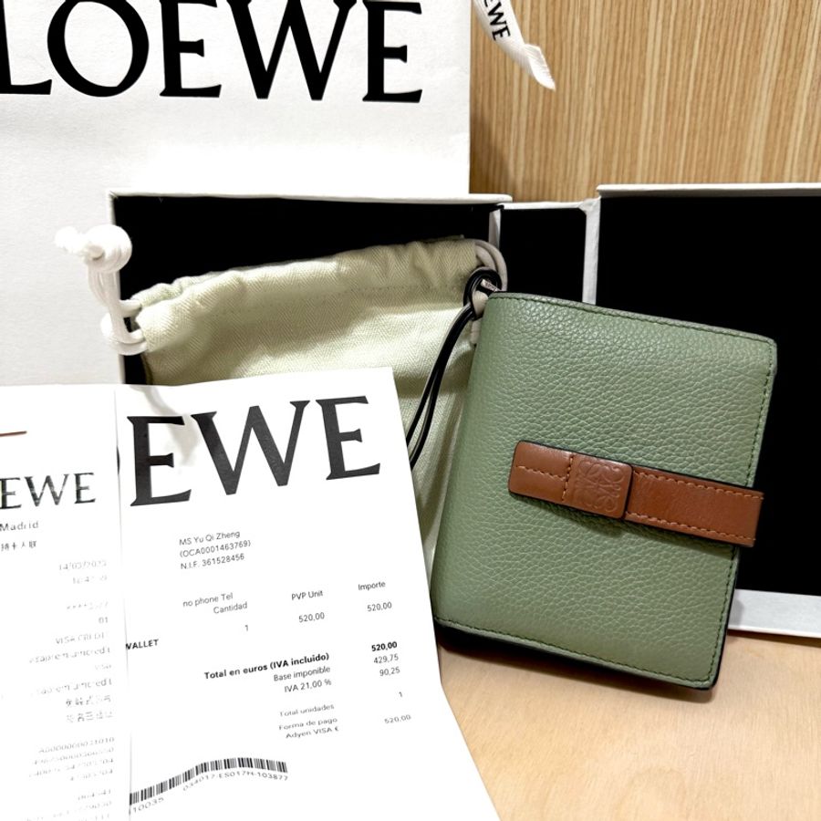 Loewe 牛油果綠 經典對開短夾 兩折短夾 皮夾 大零錢格 七成新-6