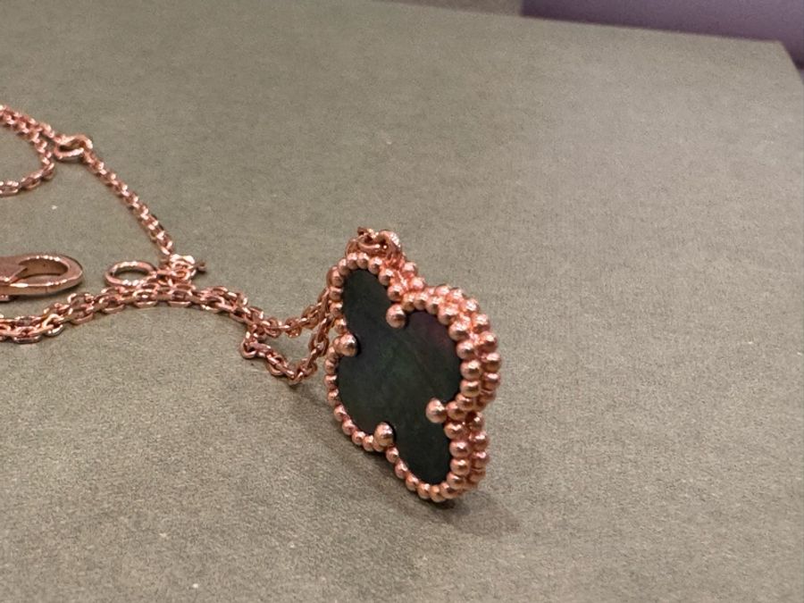 Van Cleef & Arpels 梵克雅寶灰貝母玫瑰金項鍊-11