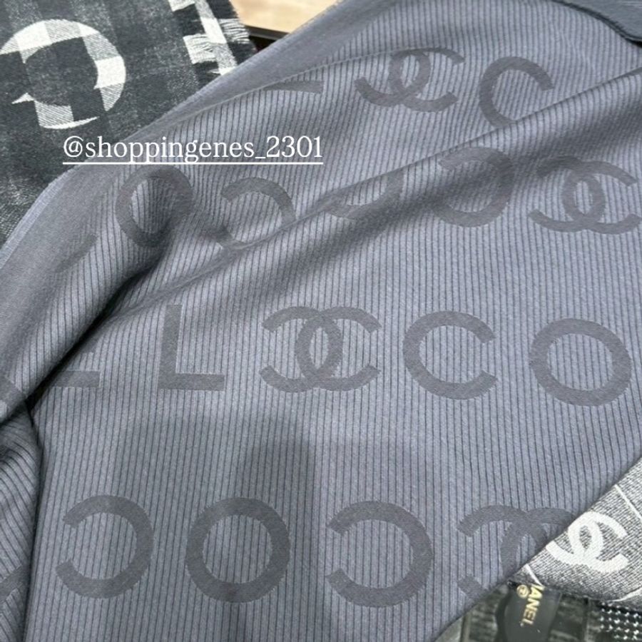 香奈兒 Chanel 全新品 25P 字母圍巾 灰黑色🧬預購-7