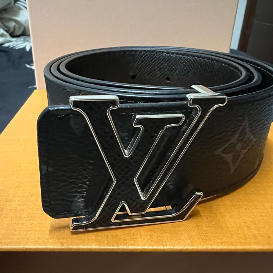 近全新 LV 路易威登 Louis Vuitton 皮帶、長度85/34-1