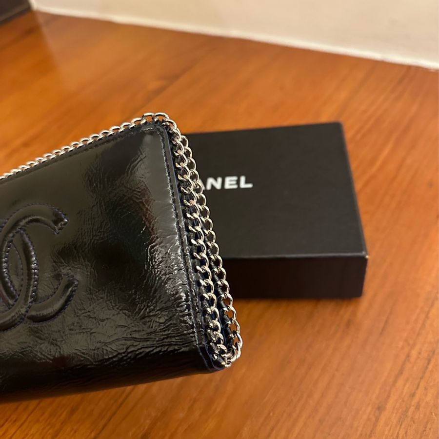 CHANEL 深藍漆皮滾邊對開長夾-1