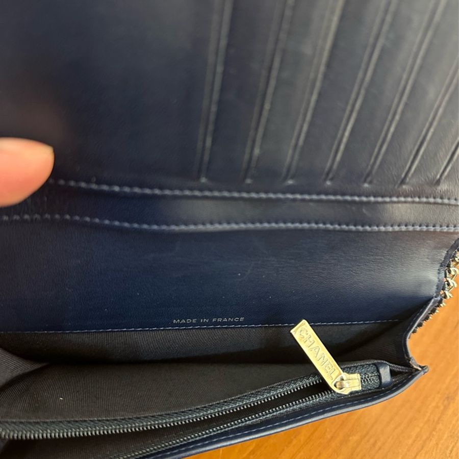 CHANEL 深藍漆皮滾邊對開長夾-11