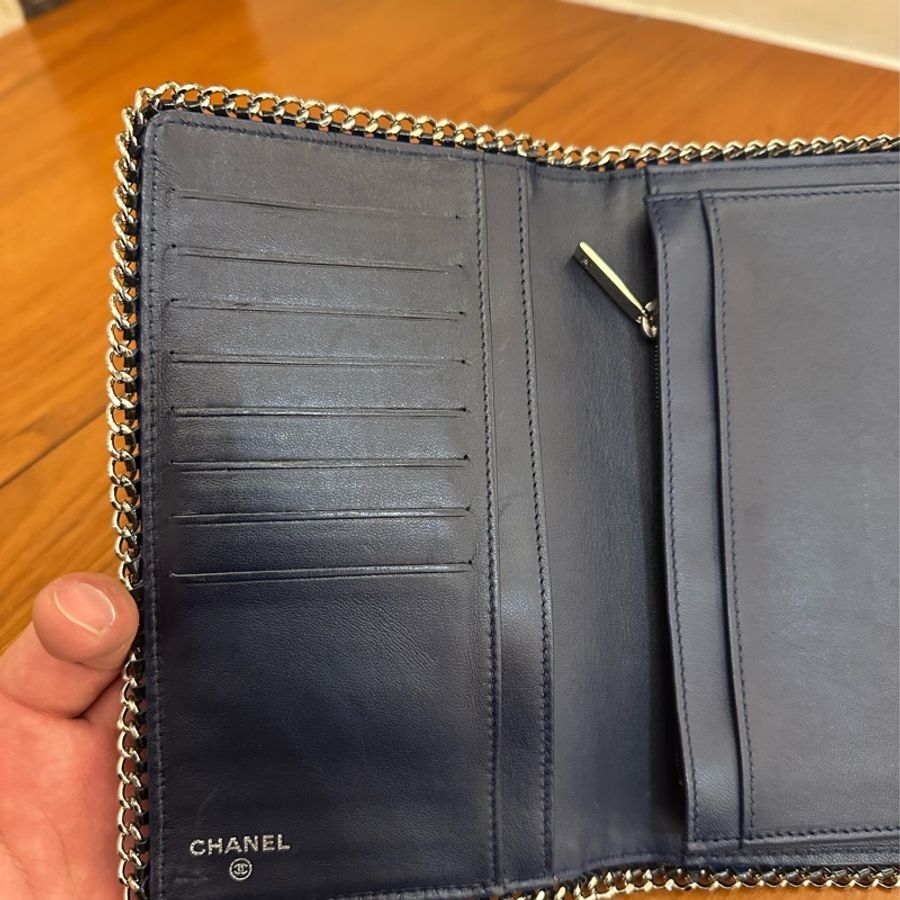 CHANEL 深藍漆皮滾邊對開長夾-13