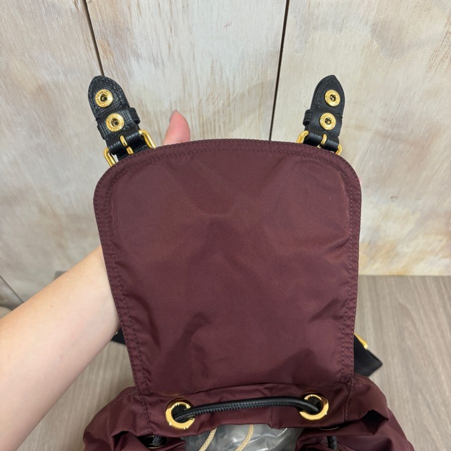 Burberry 4016621酒紅色尼龍布黑牛皮飾邊雙口袋後背包Rucksack-20