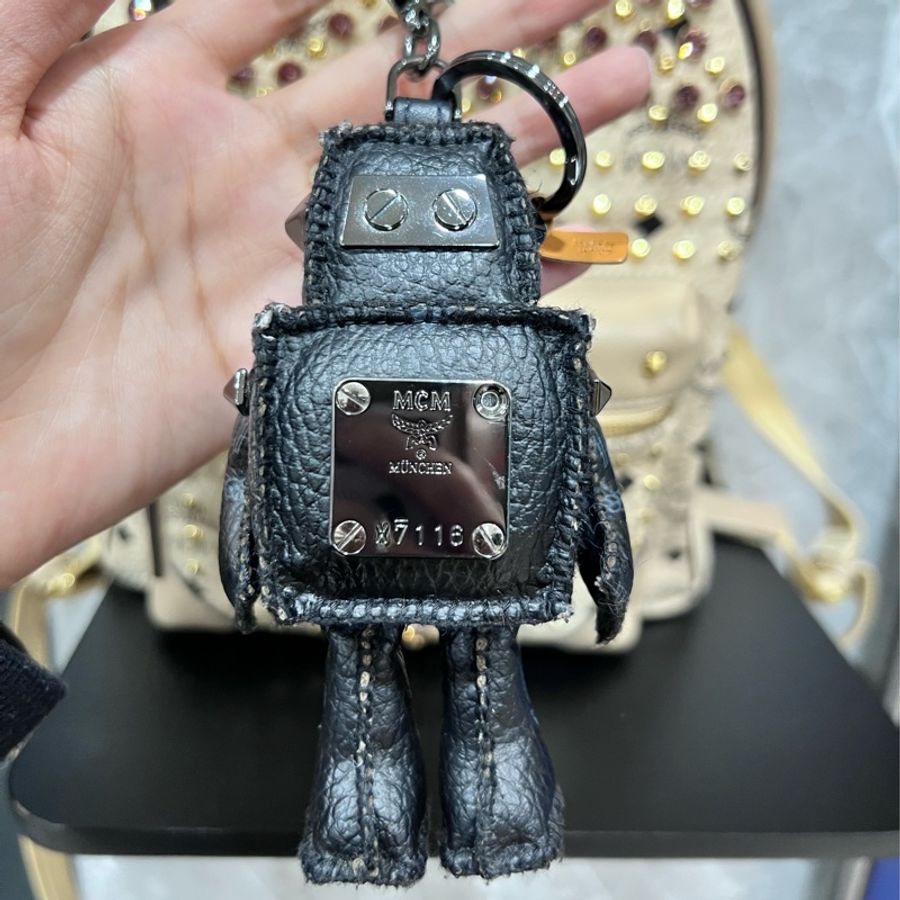 mcm 鑲鑽限量後背包-32
