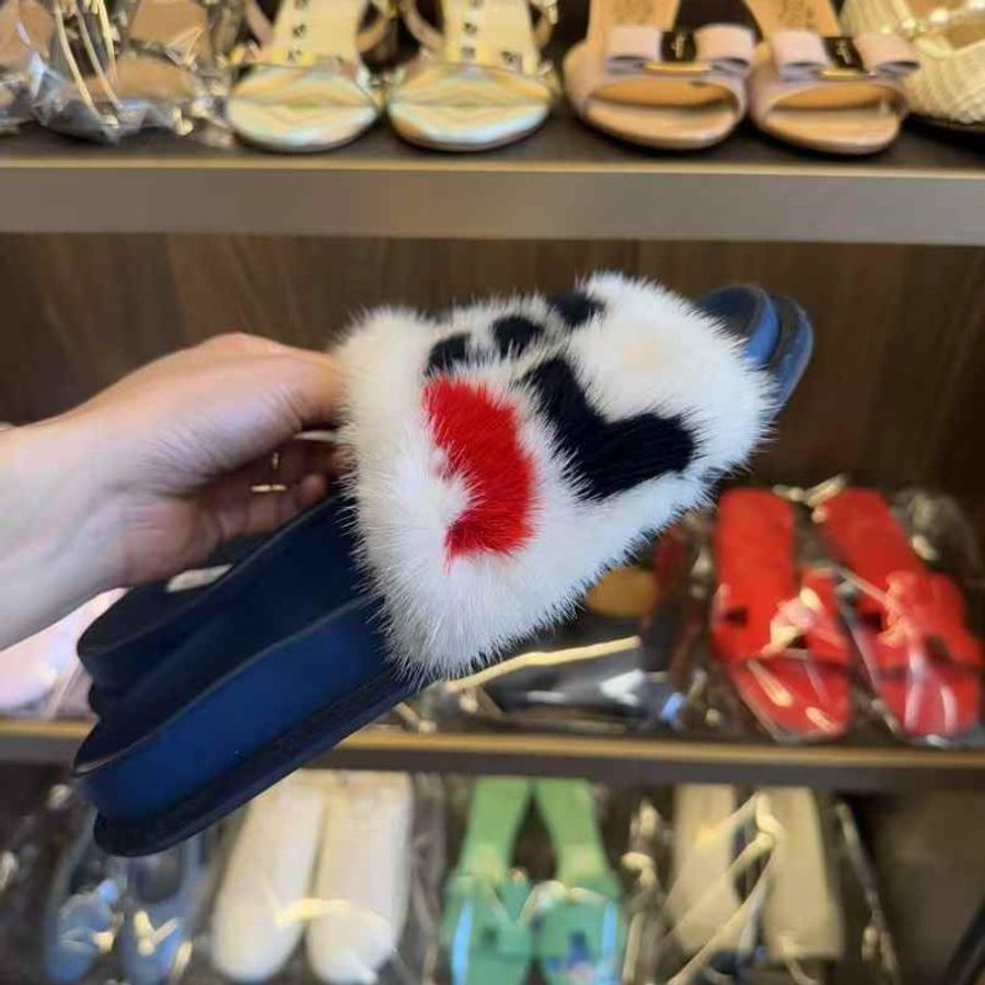 Fendi 水貂毛字母拖鞋37號 鞋面很新-2
