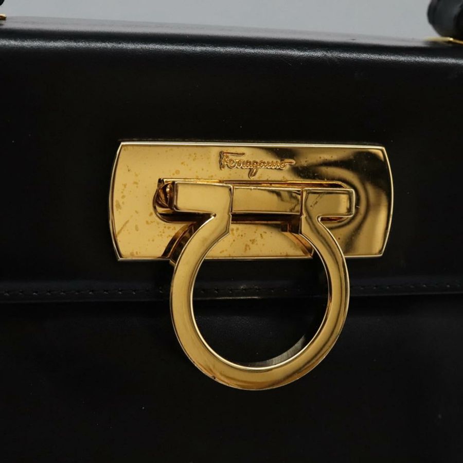 【日本直送】Salvatore Ferragamo Gancini 手提包 皮革 2way 黑色 金色 Auth MY114-19