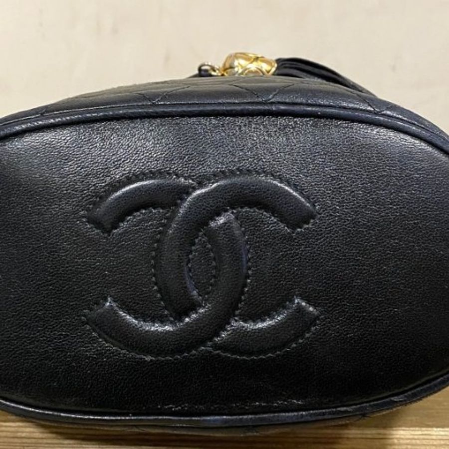 Chanel vintage bucket lambskin black/gold-2