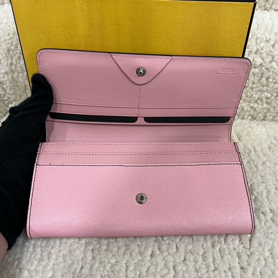 FENDI 粉色豆豆眼睛造型長夾(近新閒置品)-2