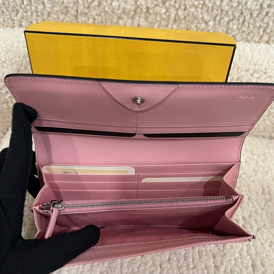 FENDI 粉色豆豆眼睛造型長夾(近新閒置品)-3
