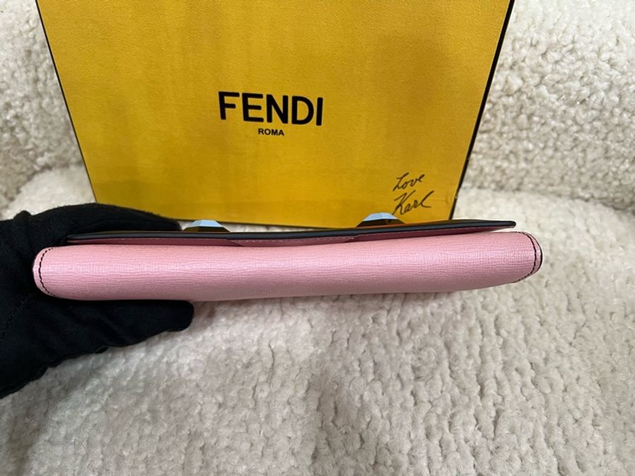 FENDI 粉色豆豆眼睛造型長夾(近新閒置品)-4