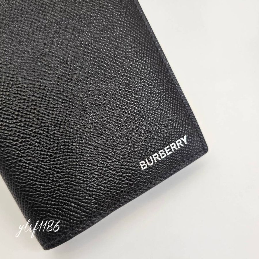❣Burberry 黑牛皮銀字母Logo16卡內拉鍊零錢袋對開長夾-1