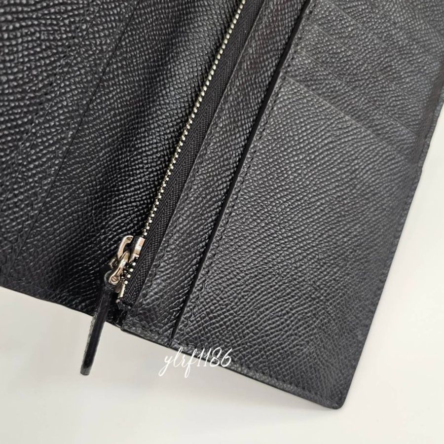 ❣Burberry 黑牛皮銀字母Logo16卡內拉鍊零錢袋對開長夾-5