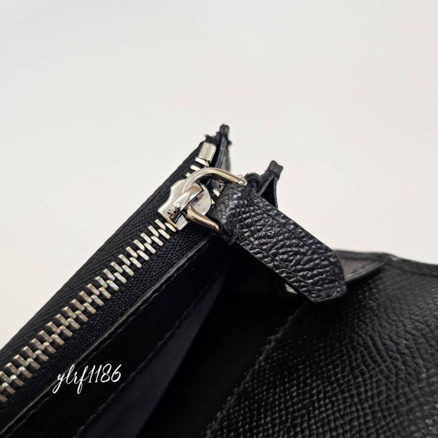 ❣Burberry 黑牛皮銀字母Logo16卡內拉鍊零錢袋對開長夾-9