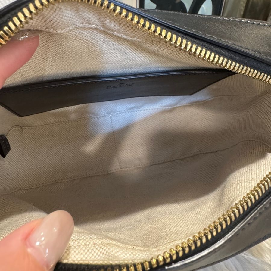 Gucci Matelasse 黑GG壓紋金釦相機包 雙背帶-5