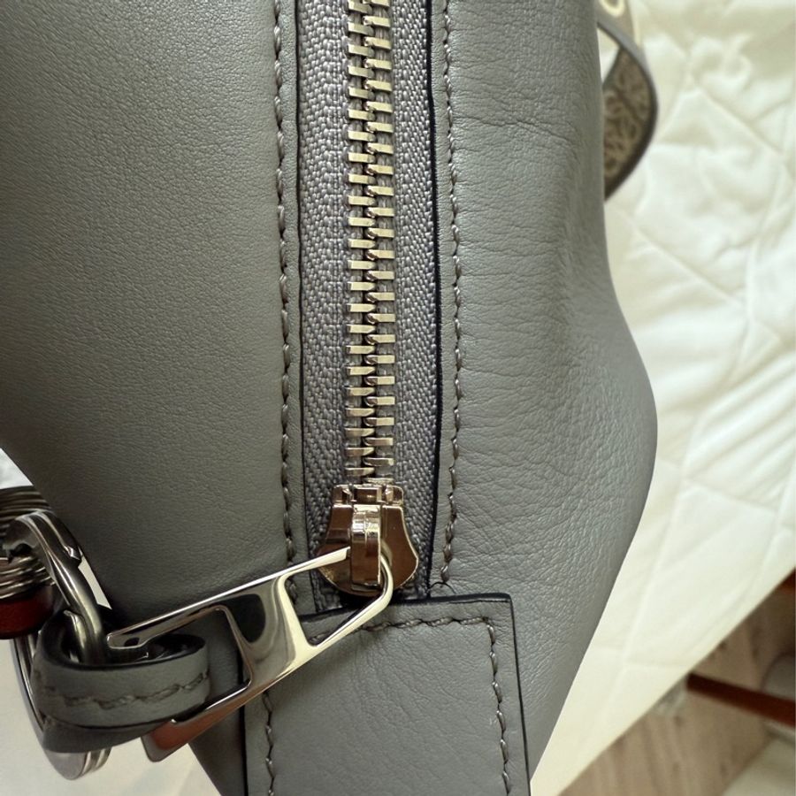 LOEWE Small Cubi crossbody bag 小號 男女皆可-14