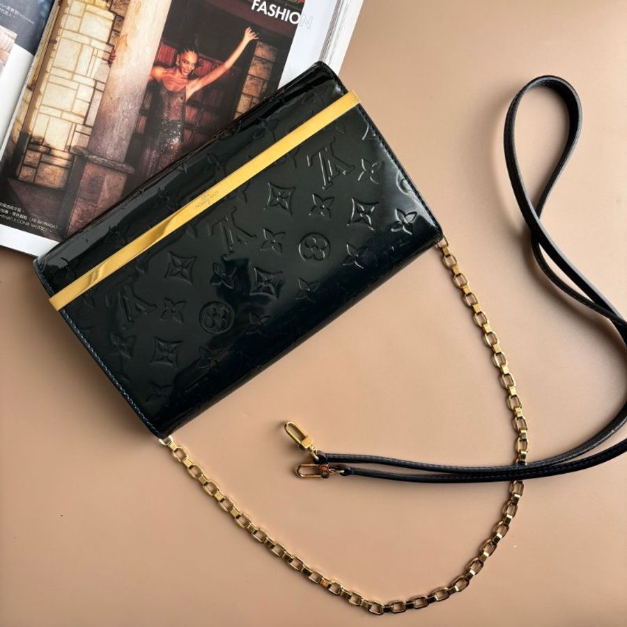 ::LOUIS VUITTON:: LV M90094 Vernis Ana 深藍漆皮花紋壓紋下蓋金鏈肩背包-0