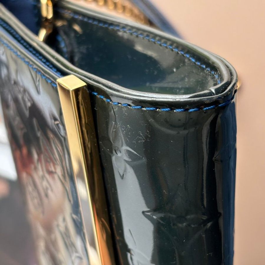 ::LOUIS VUITTON:: LV M90094 Vernis Ana 深藍漆皮花紋壓紋下蓋金鏈肩背包-13