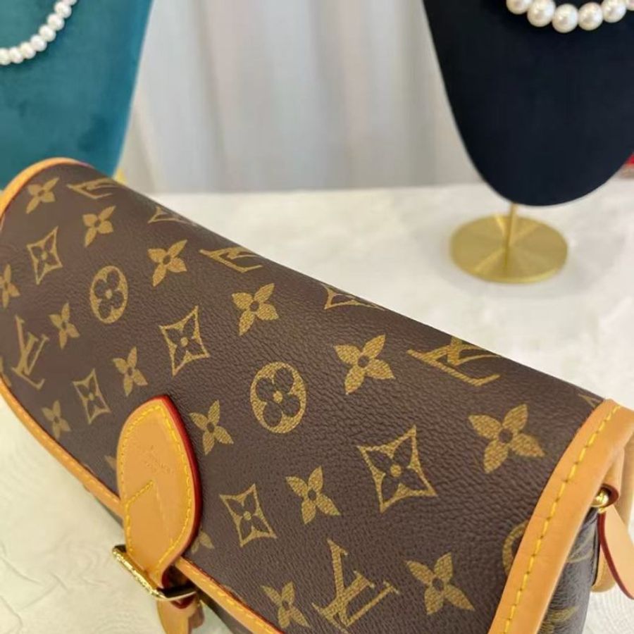 LV DIANE 經典老花法棍包黑肩帶 芯片款 24年 99新 24*15*9-3