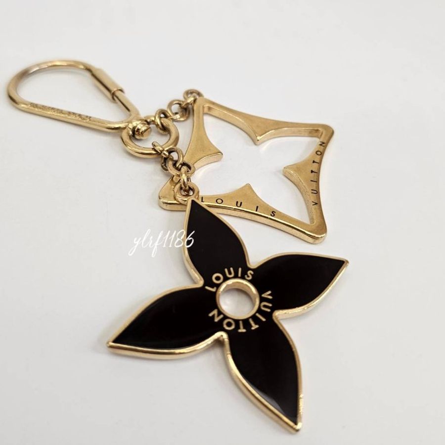 ❣LV 金屬金色菱形簍空黑琺瑯花吊飾鑰匙圈FlowerPuzzle-2