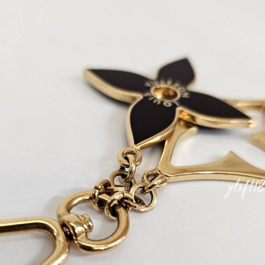 ❣LV 金屬金色菱形簍空黑琺瑯花吊飾鑰匙圈FlowerPuzzle-5
