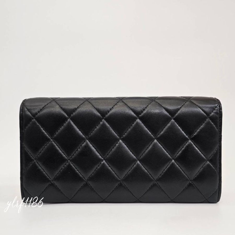 ❣Chanel 黑羊皮淡金釦內一字拉零錢袋12卡下蓋長夾-1