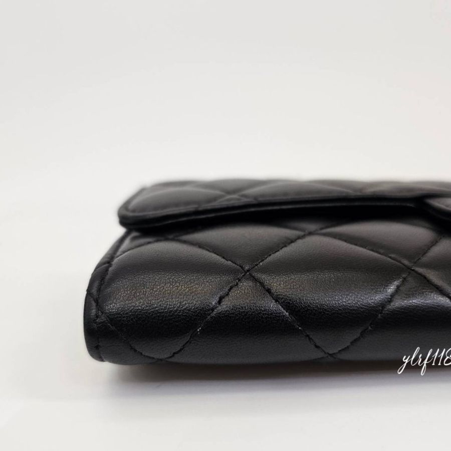 ❣Chanel 黑羊皮淡金釦內一字拉零錢袋12卡下蓋長夾-3