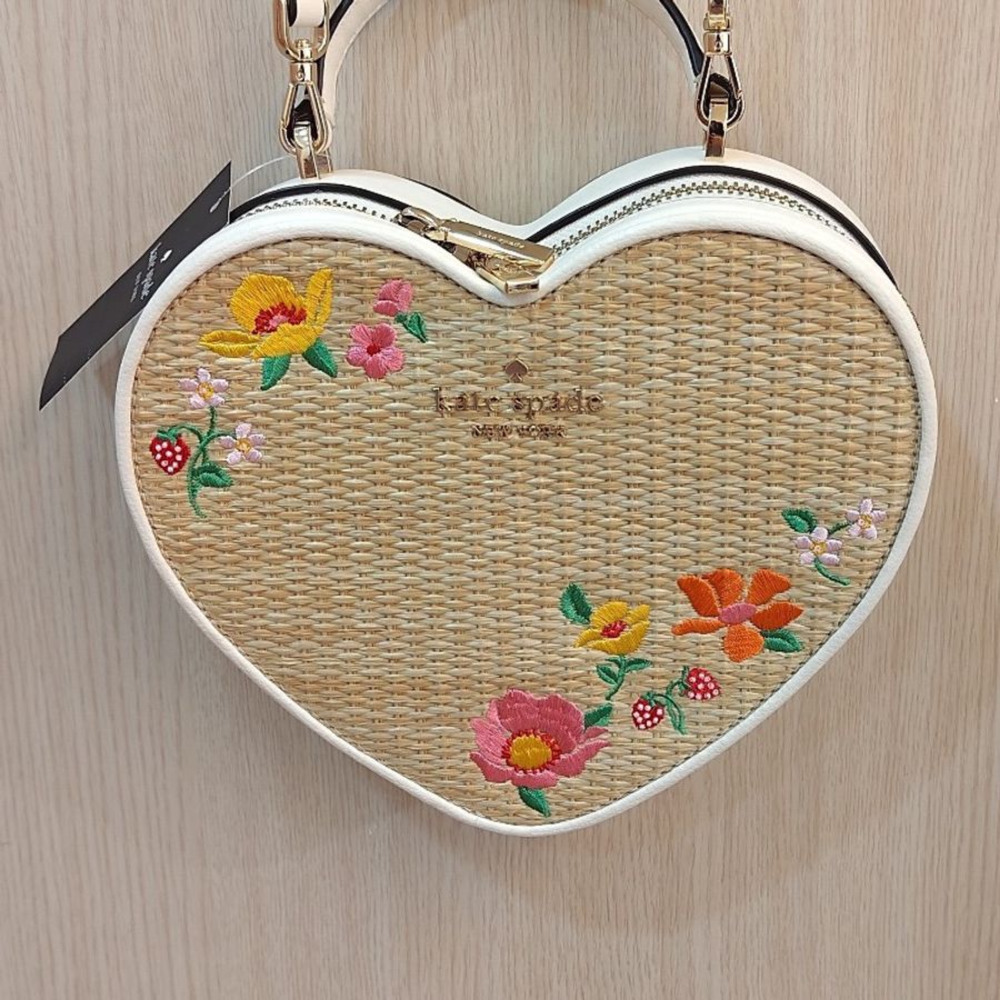 Kate Spade love shack白色愛心草編編織草莓花朵刺繡包側背包-5