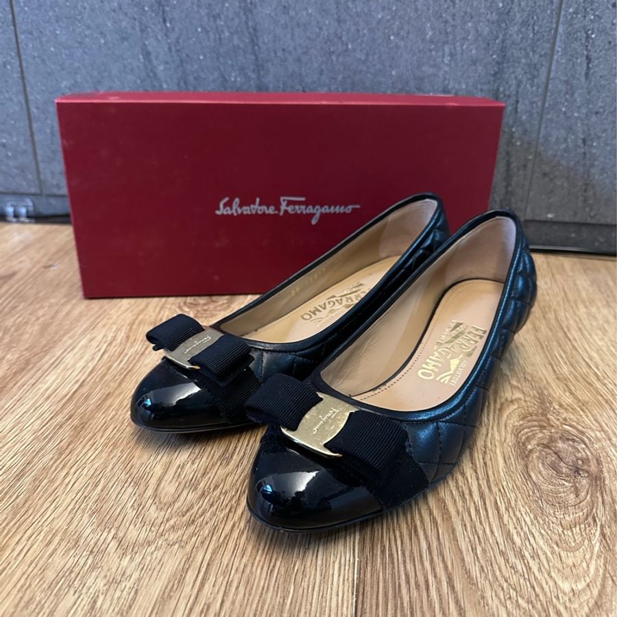 正品salvatore ferragamo 黑色經典低跟鞋-1
