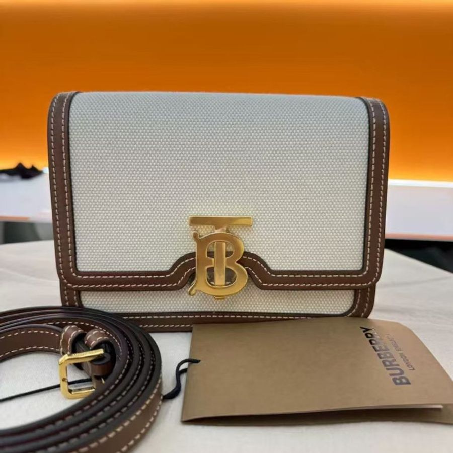 全新帶吊牌Burberry 金色徽標-2